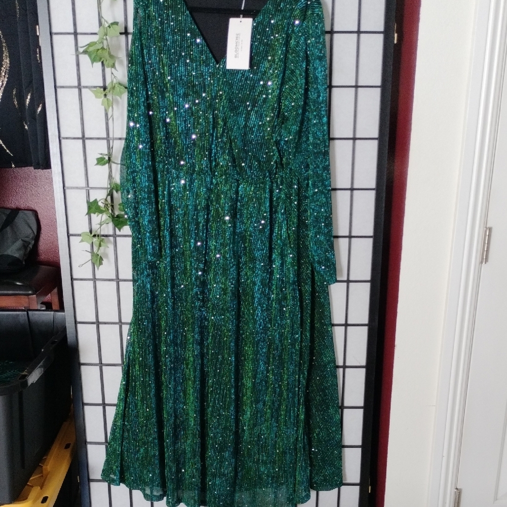 Emerald Sparkle Long Sleeve V-Neck Dress